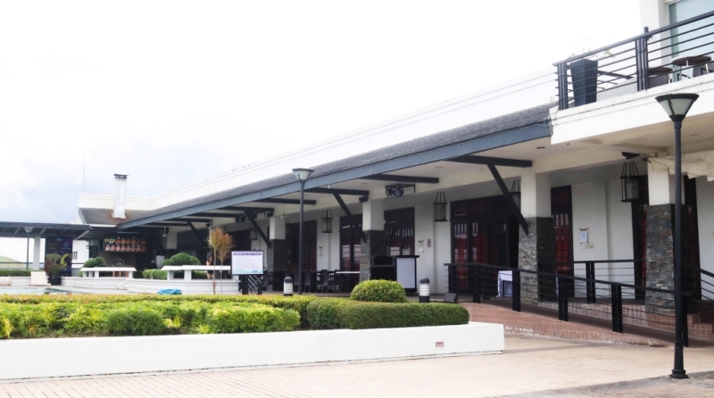 フィリピン留学 Cebu21 - LSLC-pool areas ground floor and chalet-5